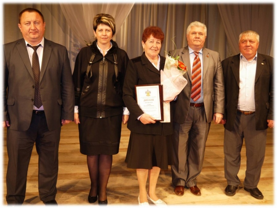 Награждение Багрий В.В. председателя ТОС №1 с.Кулешовки, победителя краевого конкурса на звание - Лучший орган ТОС -2013г. 