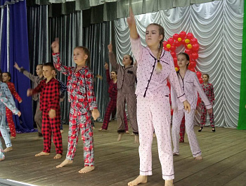 В  Доме Культуры села Новопавловка состоялся праздничный концерт