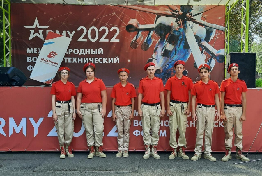 Юнармейцы отряда Родина посетили Международный Военно-технический форум Армия-2022