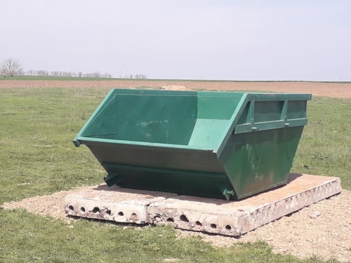 В селе Новопавловка установлены контейнеры для сбора мусора.