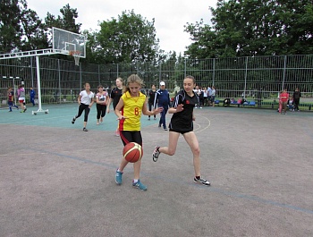 10 июня в с. Белая Глина прошел районный турнир по уличному баскетболу среди дворовых команд