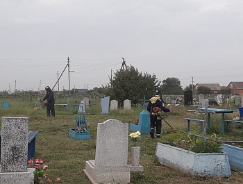 Субботник по наведению санитарного порядка на кладбище с.Новопалвовка