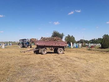 Субботник по наведению санитарного порядка на сельском кладбище села Новопавловка