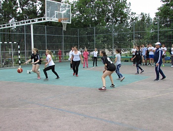 10 июня в с. Белая Глина прошел районный турнир по уличному баскетболу среди дворовых команд