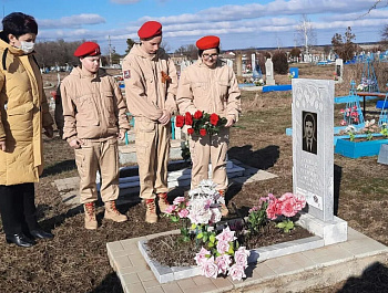Возложили цветы к могилам умерших участников Афганских событий